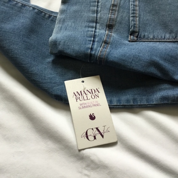 NWT-Amanda by Gloria Vanderbilt PULL ON JEANS- size, 10 SHORT - Picture 4 of 4